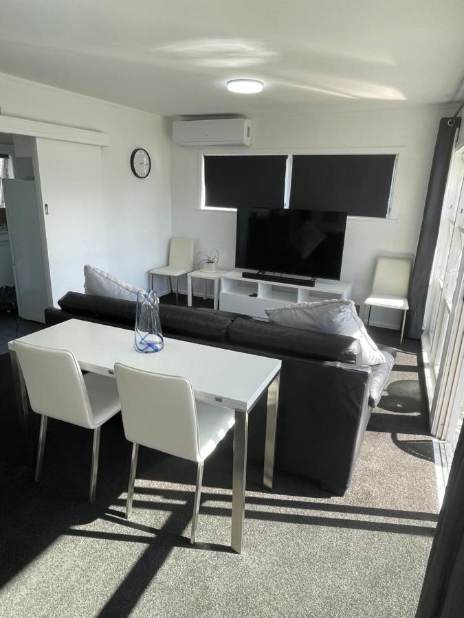 Sunny 2bdrm Close To Hospital & Gardens *