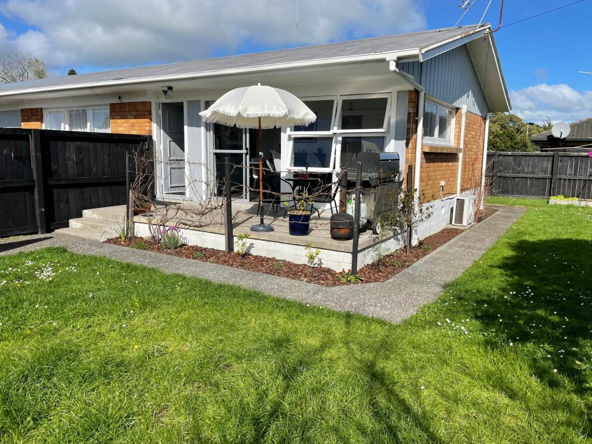 Sunny 2bdrm Close To Hospital & Gardens Holiday home