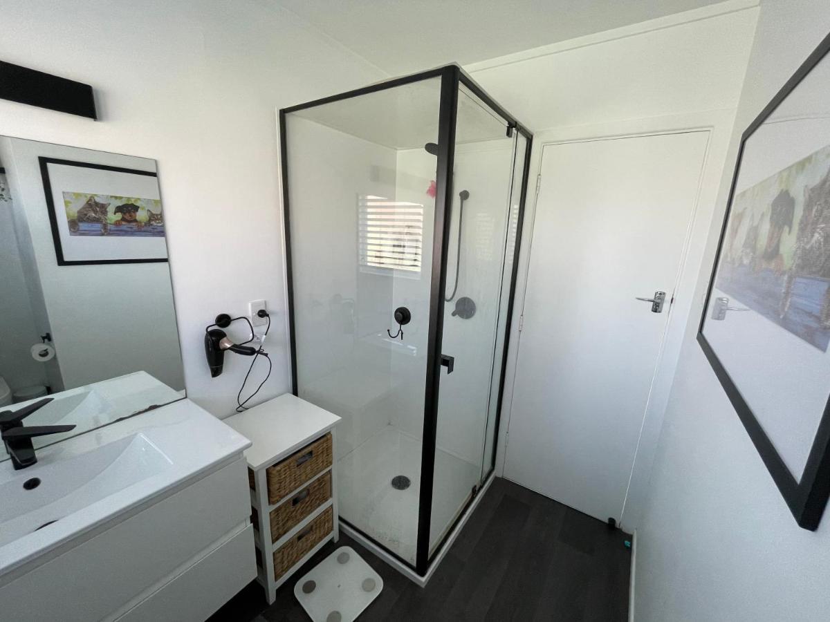 Sunny 2bdrm Close To Hospital & Gardens *